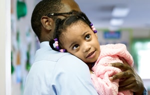 dad-hugging-daughter