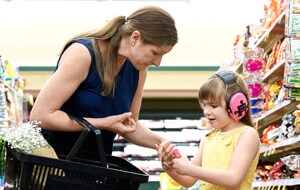 mom-and-daughter-at-grocery-store