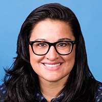 Karen Guerra headshot